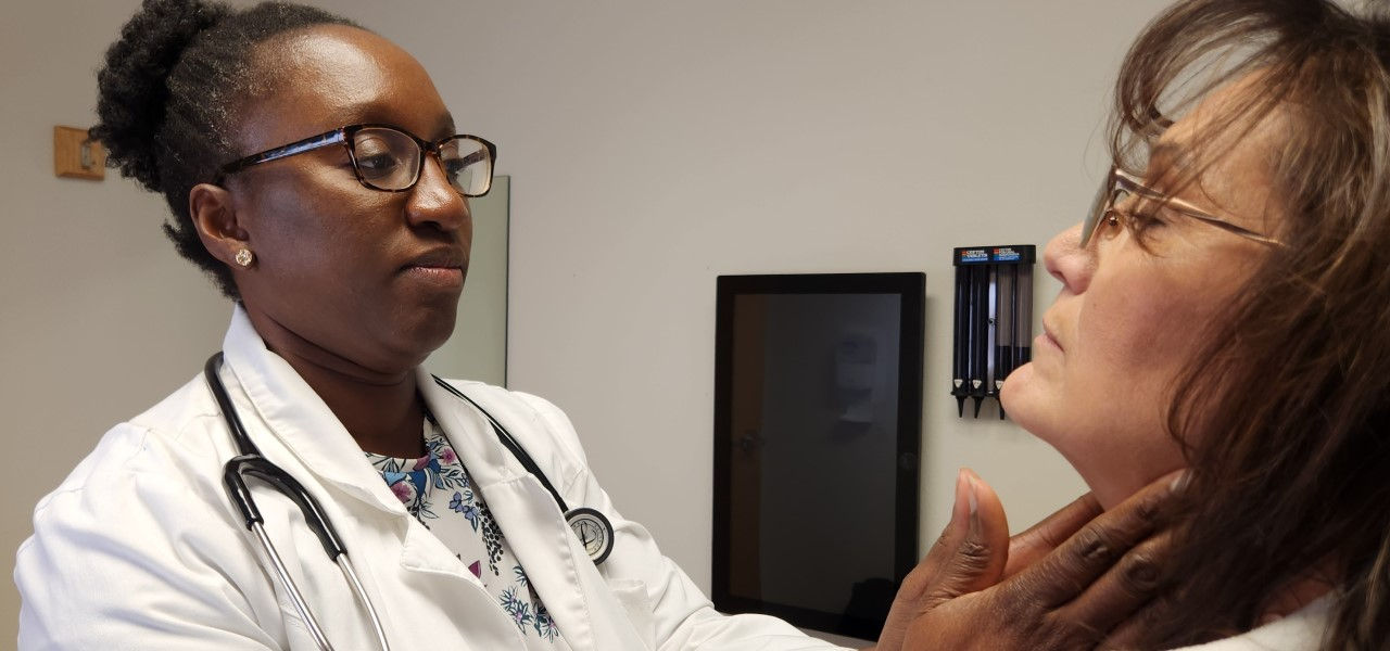Dr. Mutsa Munjoma examining a female patient