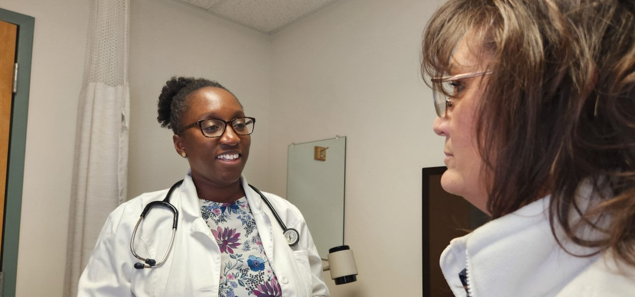 Dr.Mutsa Munjoma with a patient