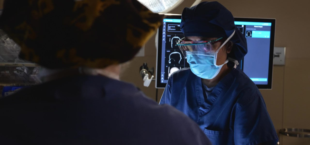 Doctor with mask performing surgery